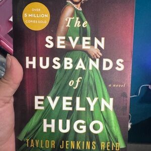 The Seven Husbands of Evelyn Hugo by Taylor Jenkins Reid - Green Cover Paperback